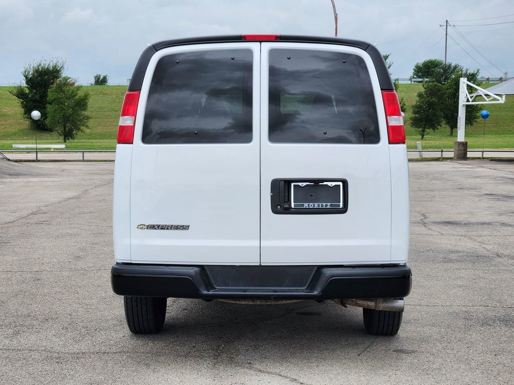 2025 Chevrolet Express Passenger LS - Photo 6