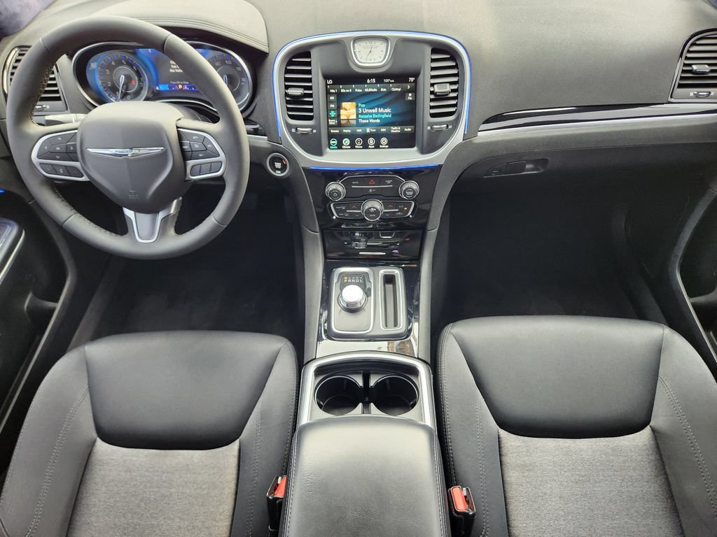 2023 Chrysler 300 Touring - Photo 25