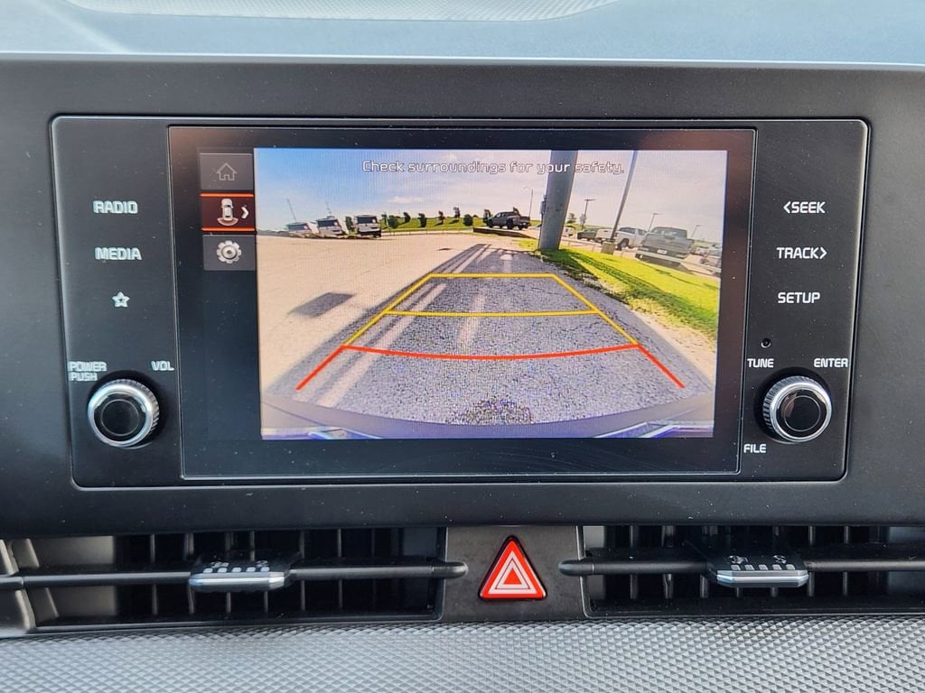 2025 Kia Sportage LX - Photo 18