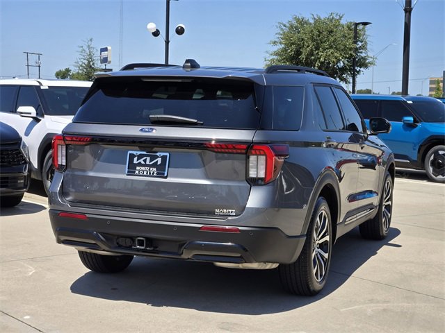 2025 Ford Explorer ST-Line photo 2