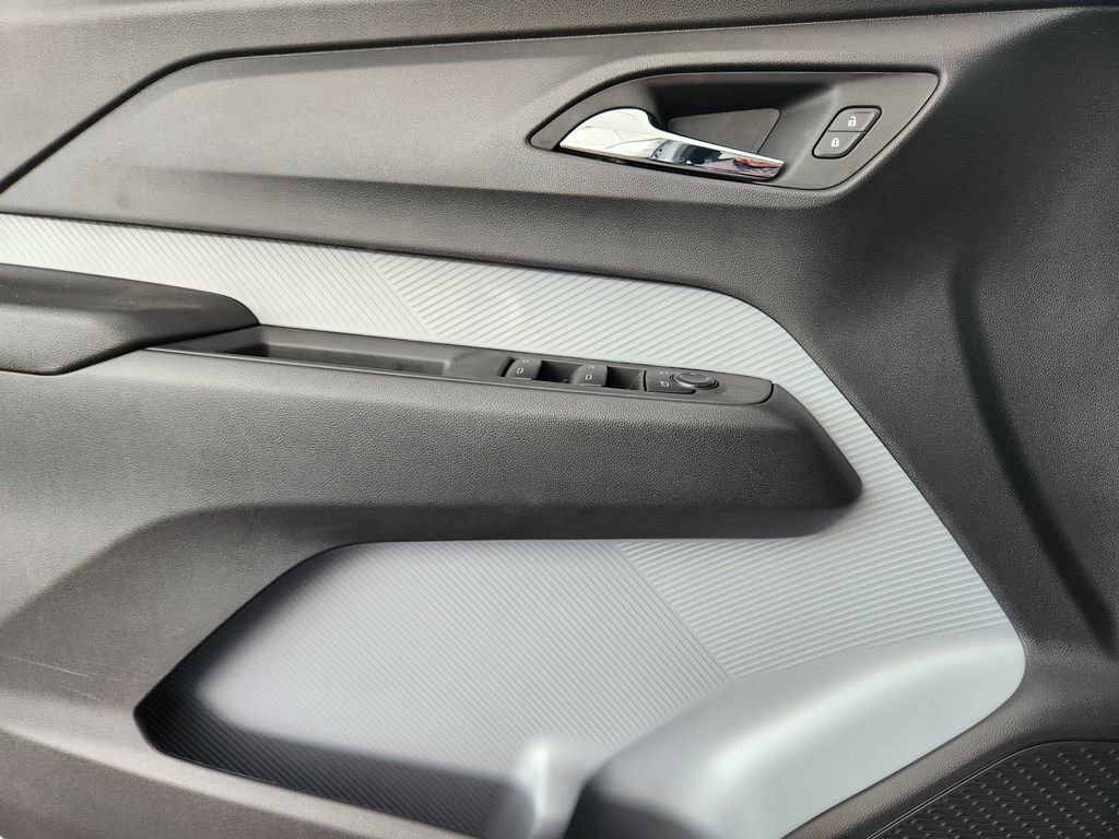 2027 Chevrolet Bolt RS - Photo 16