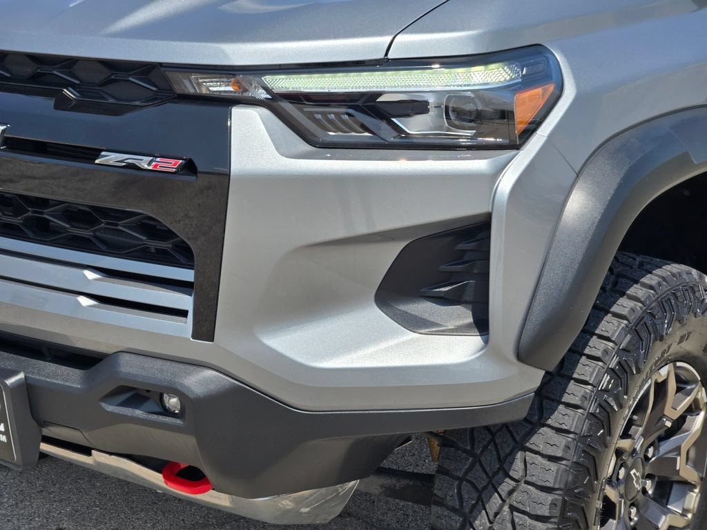 2024 Chevrolet Colorado ZR2 - Photo 9