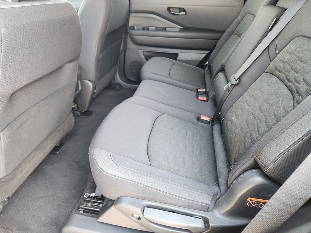 2025 Nissan Pathfinder SV - Photo 29