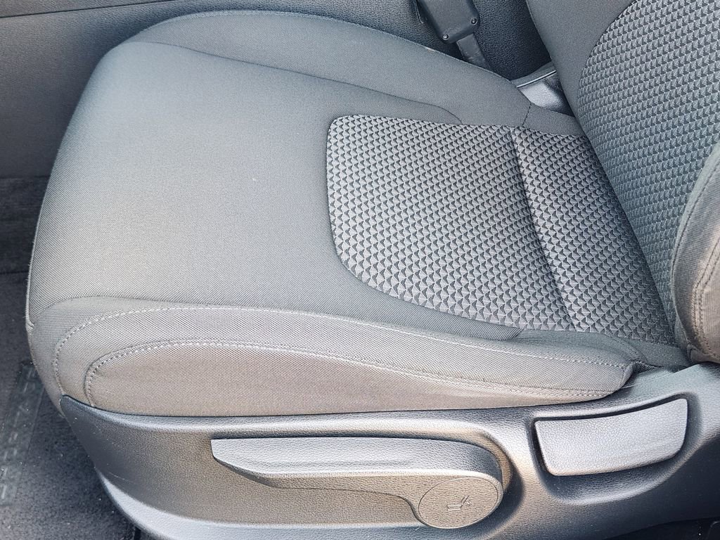 2025 Kia Sportage LX - Photo 24
