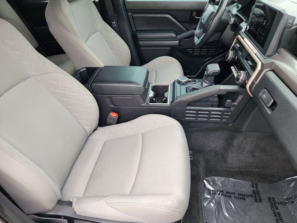 2025 Toyota Tacoma SR5 - Photo 13