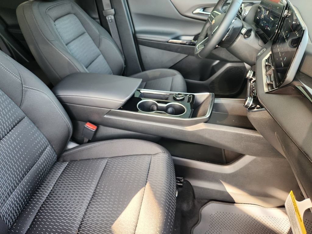 2027 Chevrolet Equinox LT - Photo 10