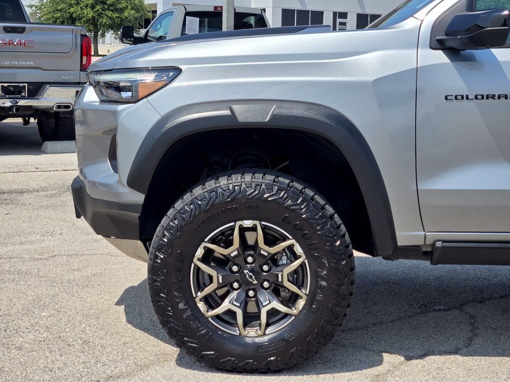 2024 Chevrolet Colorado ZR2 - Photo 8