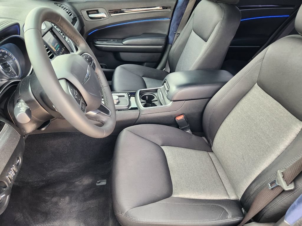 2023 Chrysler 300 Touring - Photo 13