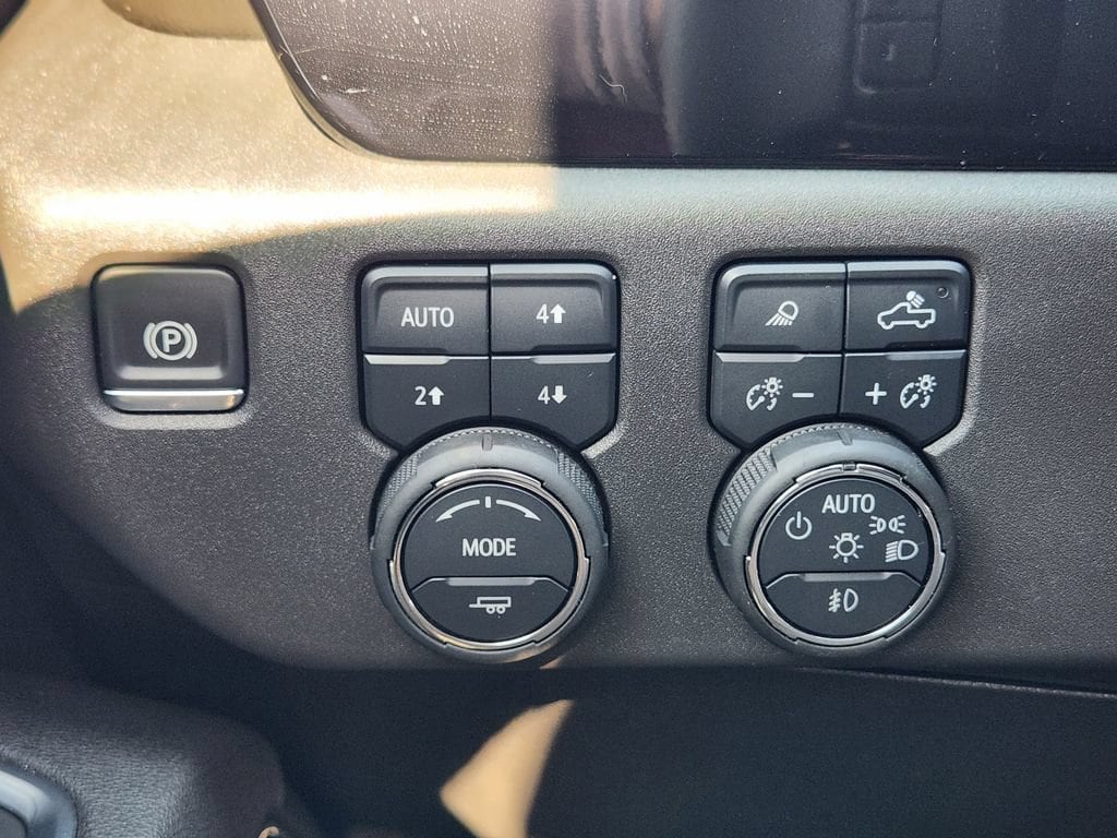 2025 Chevrolet Silverado 1500 LTZ - Photo 22