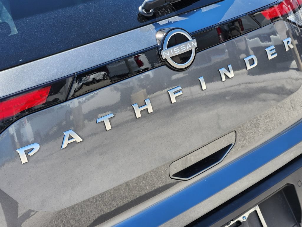 2025 Nissan Pathfinder SV - Photo 12