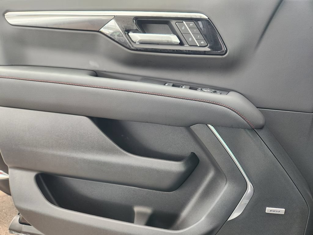 2026 Chevrolet Suburban RST - Photo 17