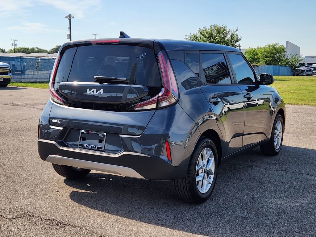 Used 2025 Kia Soul LX Hatchback