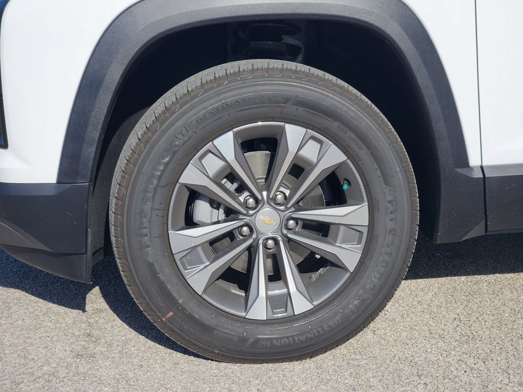 2027 Chevrolet Equinox LT - Photo 8