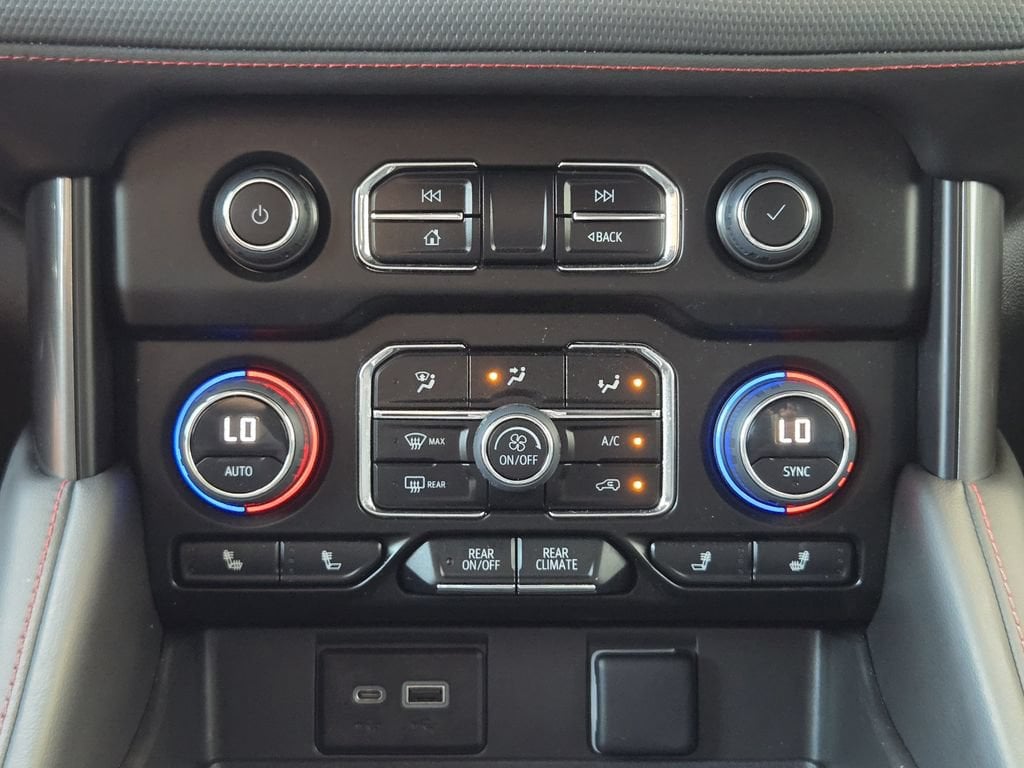 2023 Chevrolet Suburban RST - Photo 17