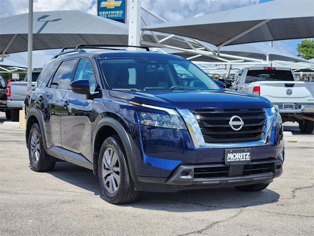 2023 Nissan Pathfinder SV photo 2