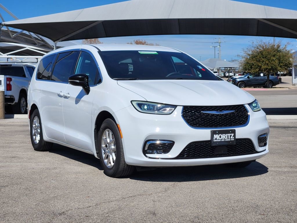 Used 2025 Chrysler Pacifica Select Van Passenger Van