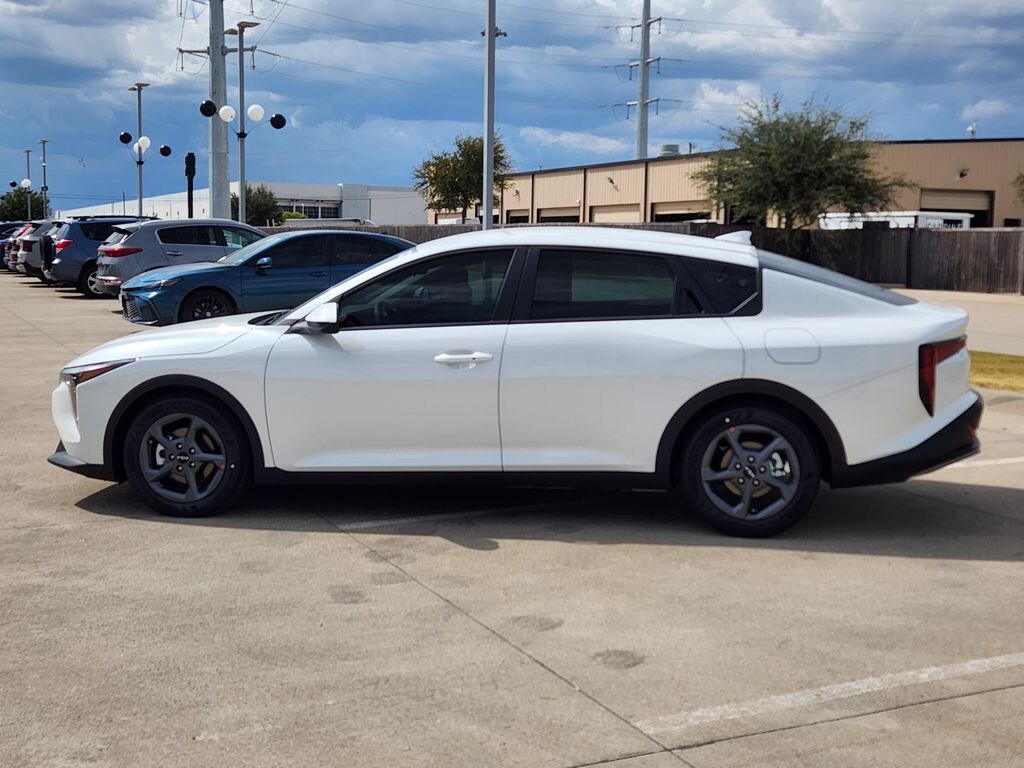 New 2026 Kia K4 LXS Sedan