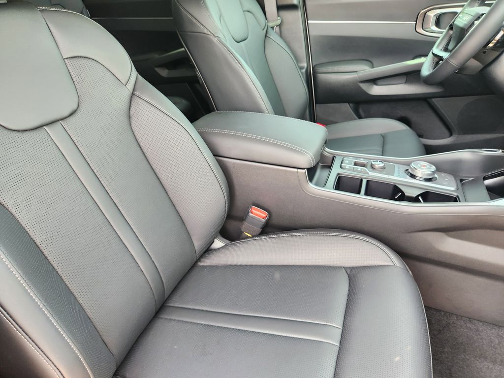 2026 Kia Sorento EX Hybrid - Photo 11