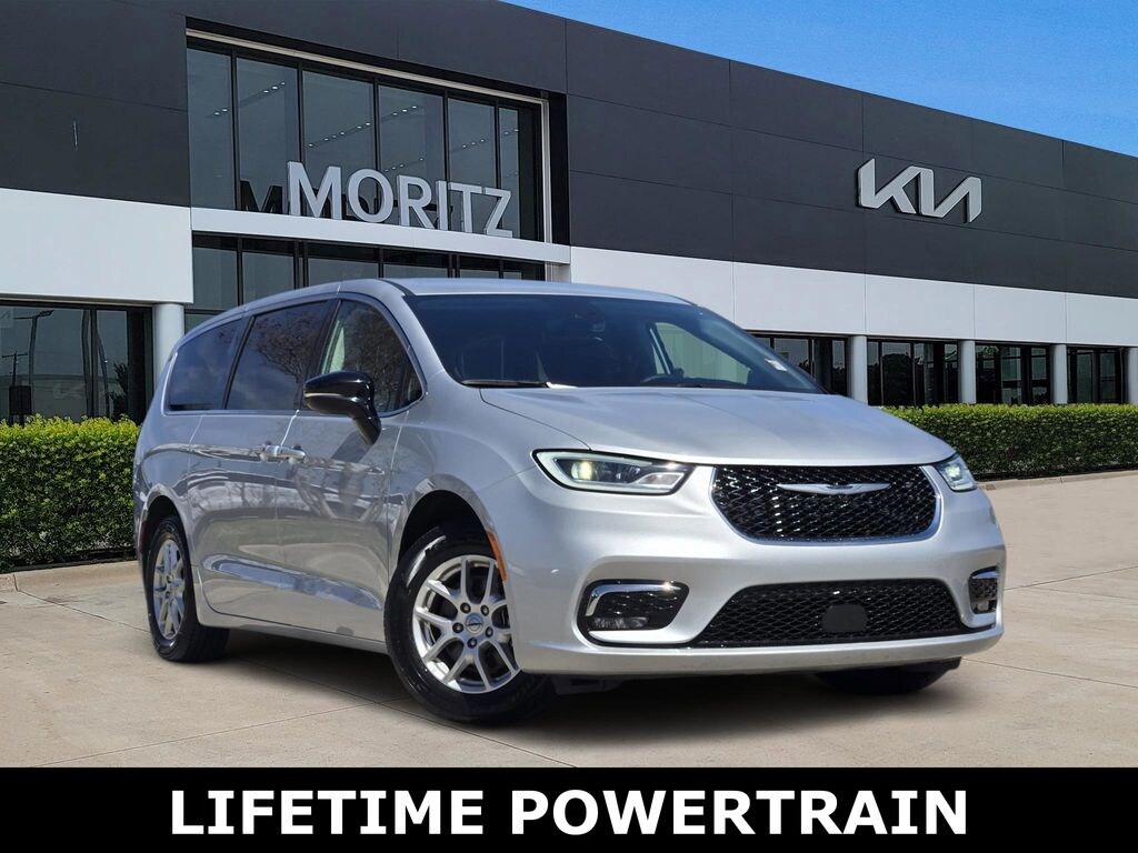 Used 2024 Chrysler Pacifica Touring L Minivan/Van