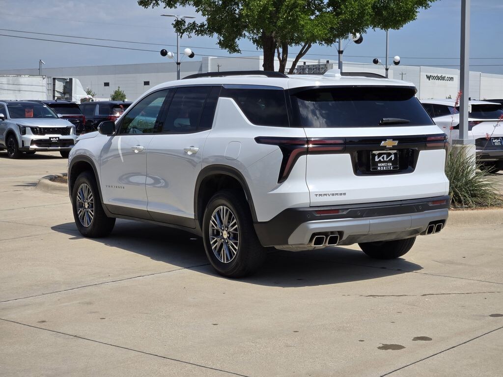 Used 2025 Chevrolet Traverse LT SUV