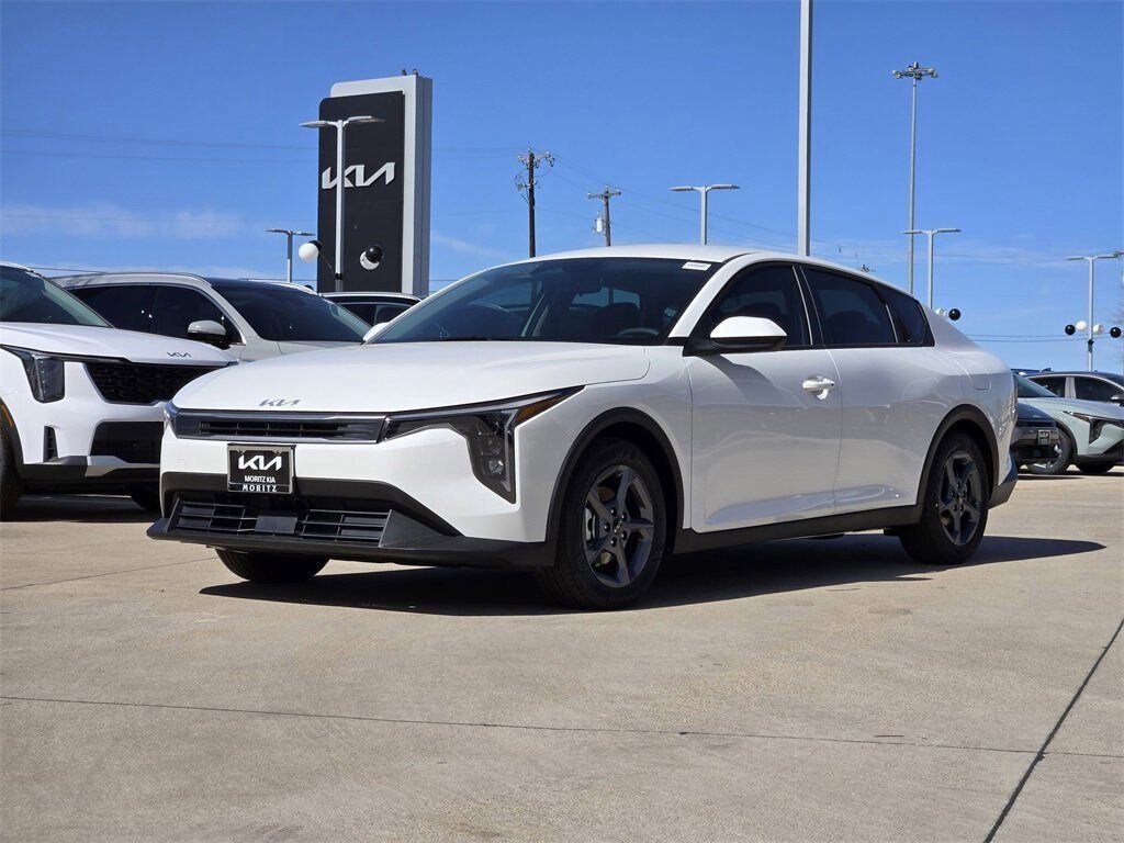 New 2026 Kia K4 LXS Sedan