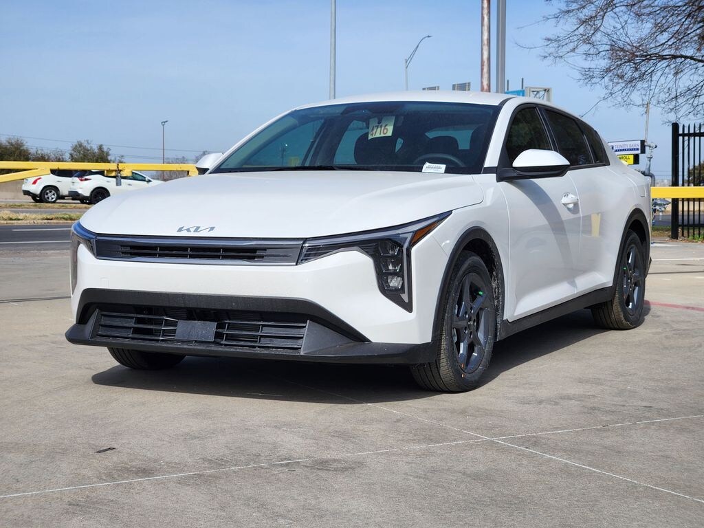 New 2026 Kia K4 LXS Sedan