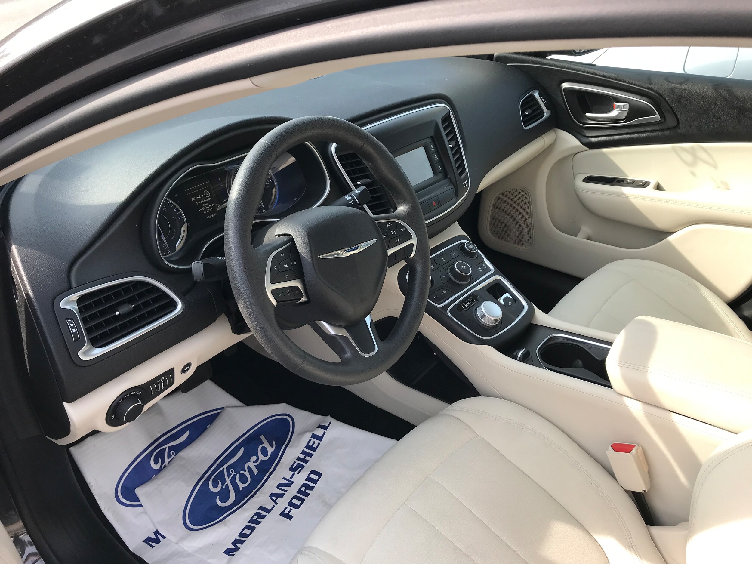 2015 Chrysler 200 Limited photo 2