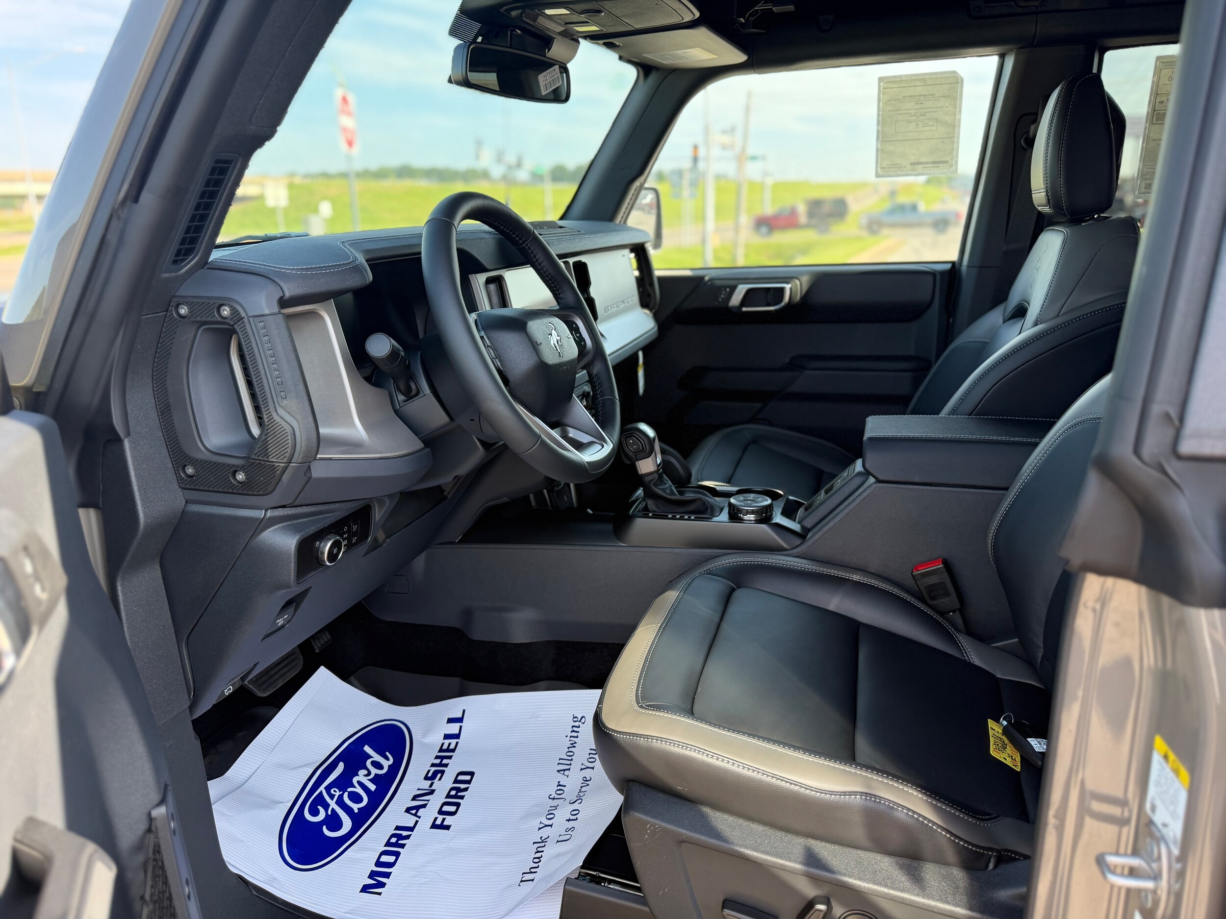 2025 Ford Bronco Outer Banks photo 2