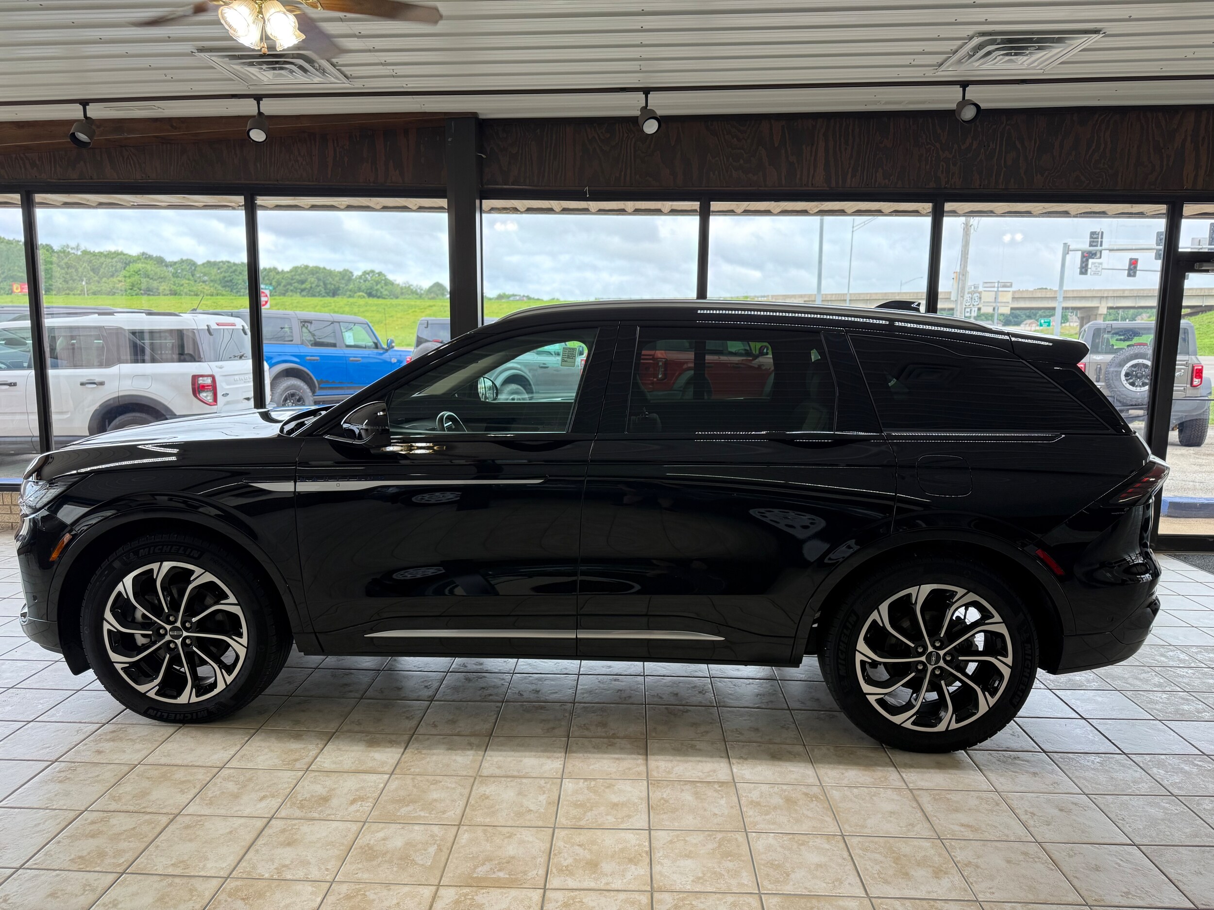 2024 Lincoln Nautilus Reserve photo 2