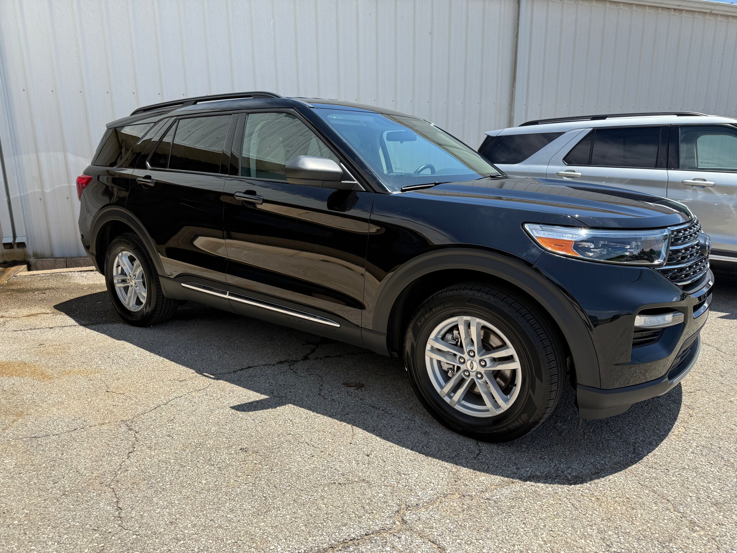 2023 Ford Explorer XLT photo 3