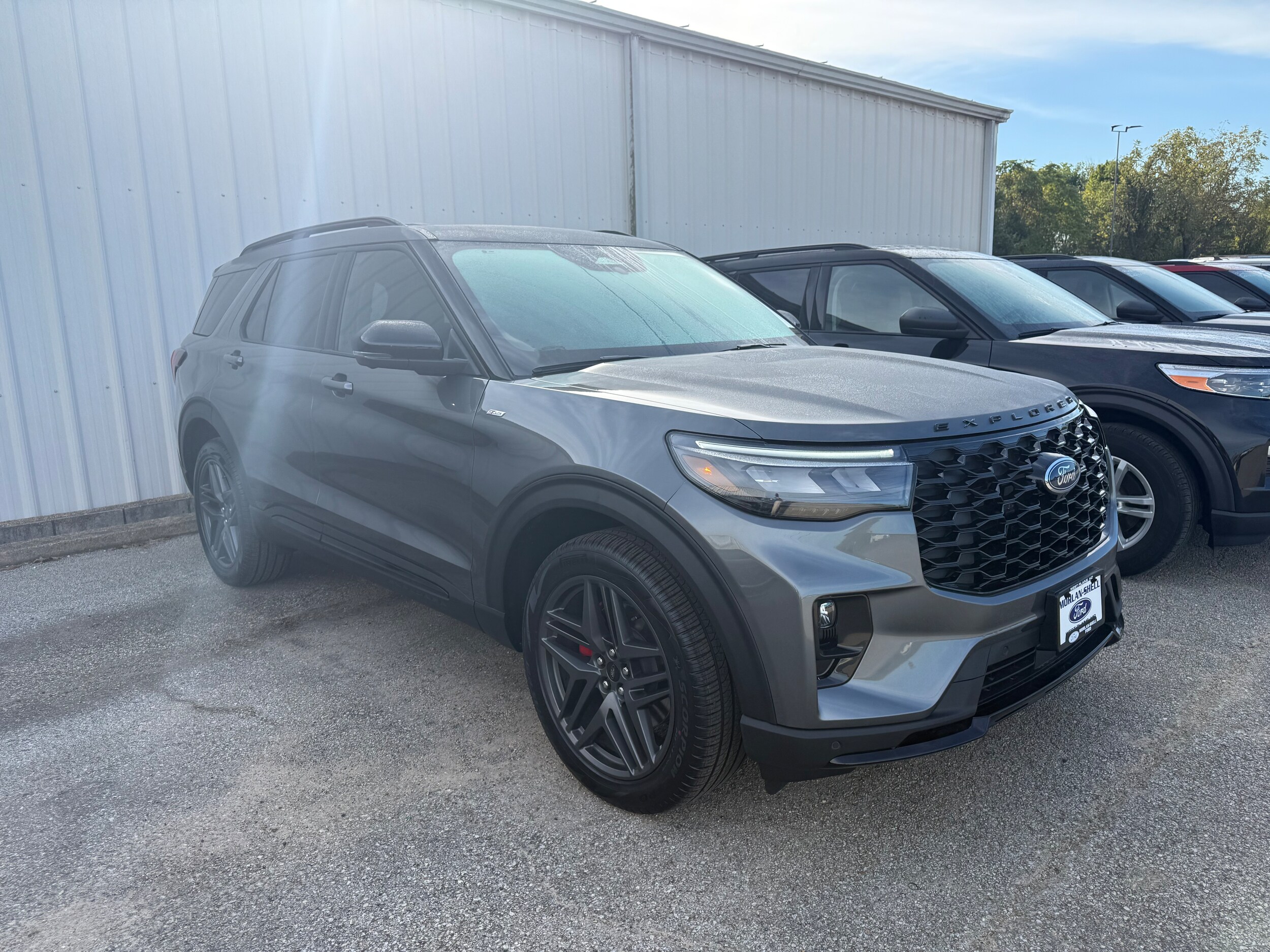 2025 Ford Explorer ST-Line photo 2