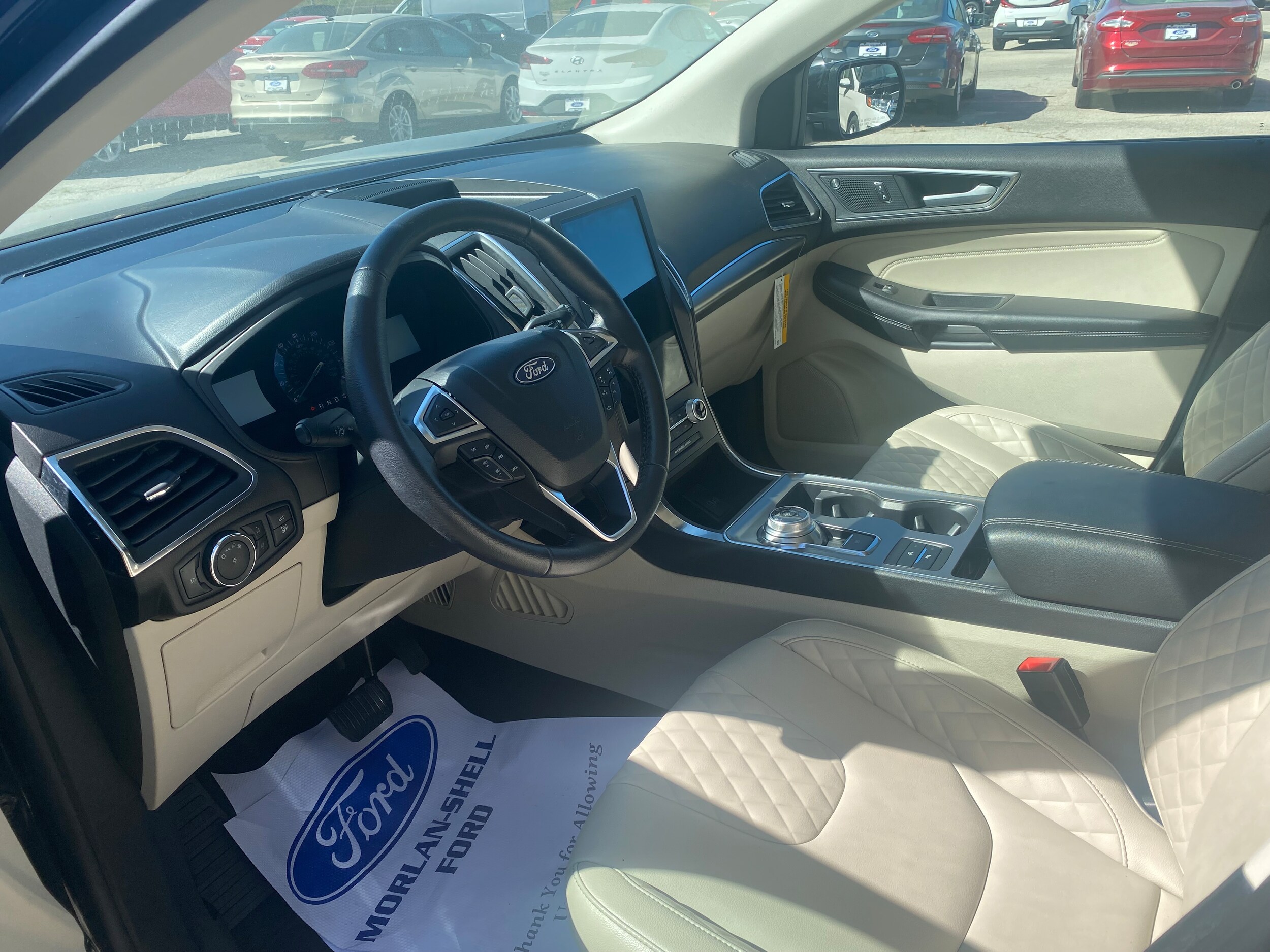 2023 Ford Edge Titanium photo 2