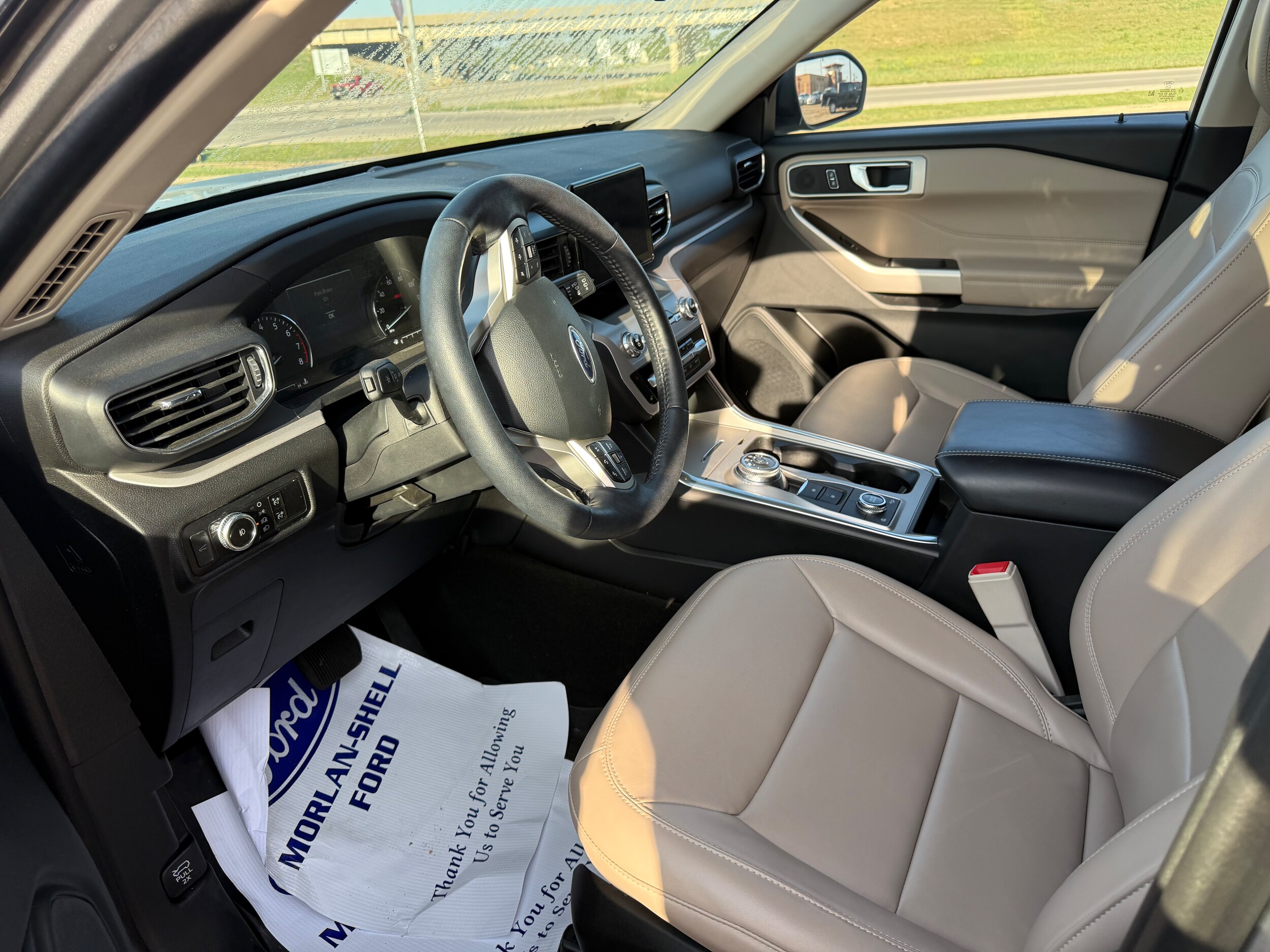 2023 Ford Explorer XLT photo 2