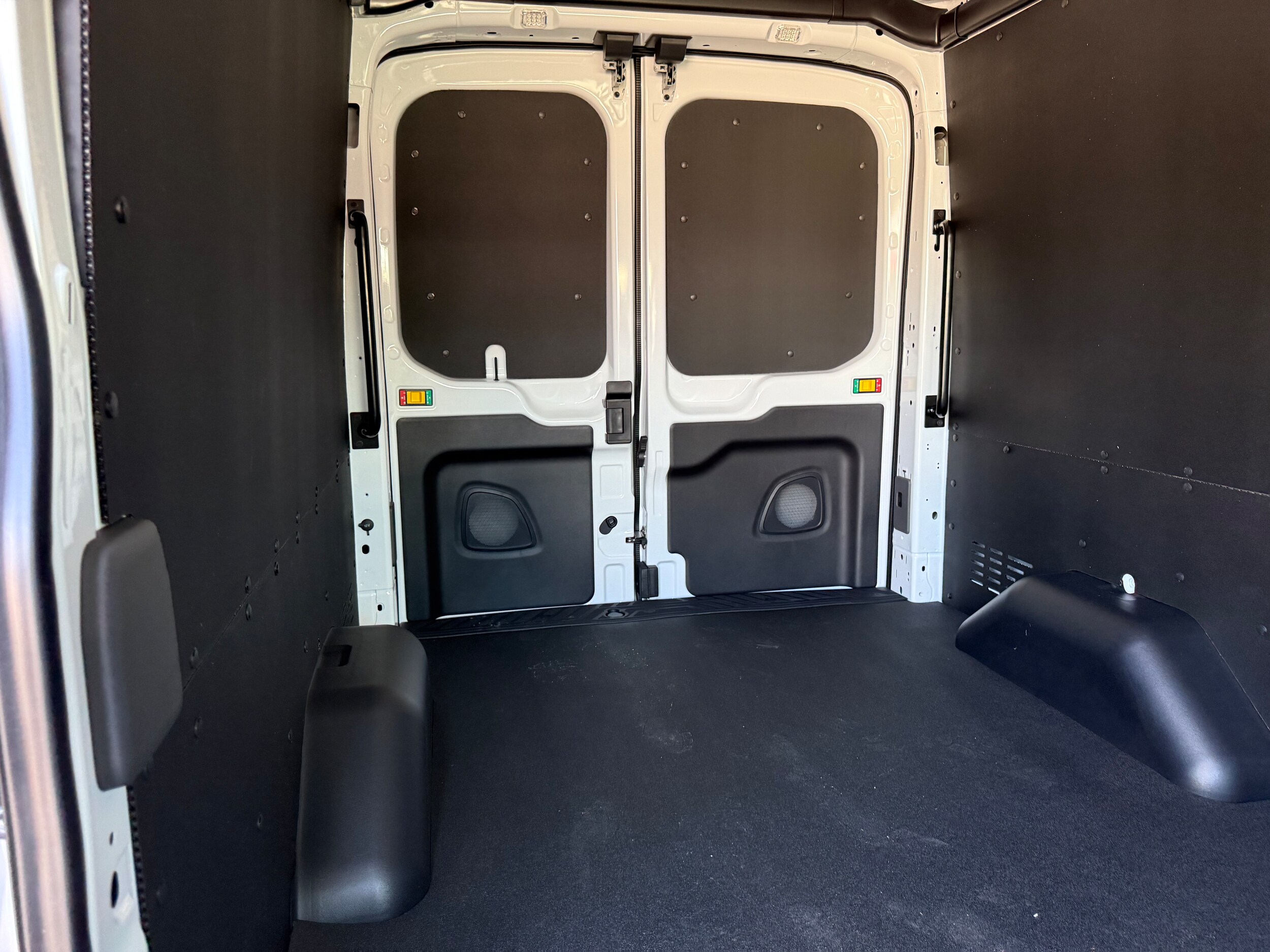 2025 Ford Transit Cargo Van photo 4