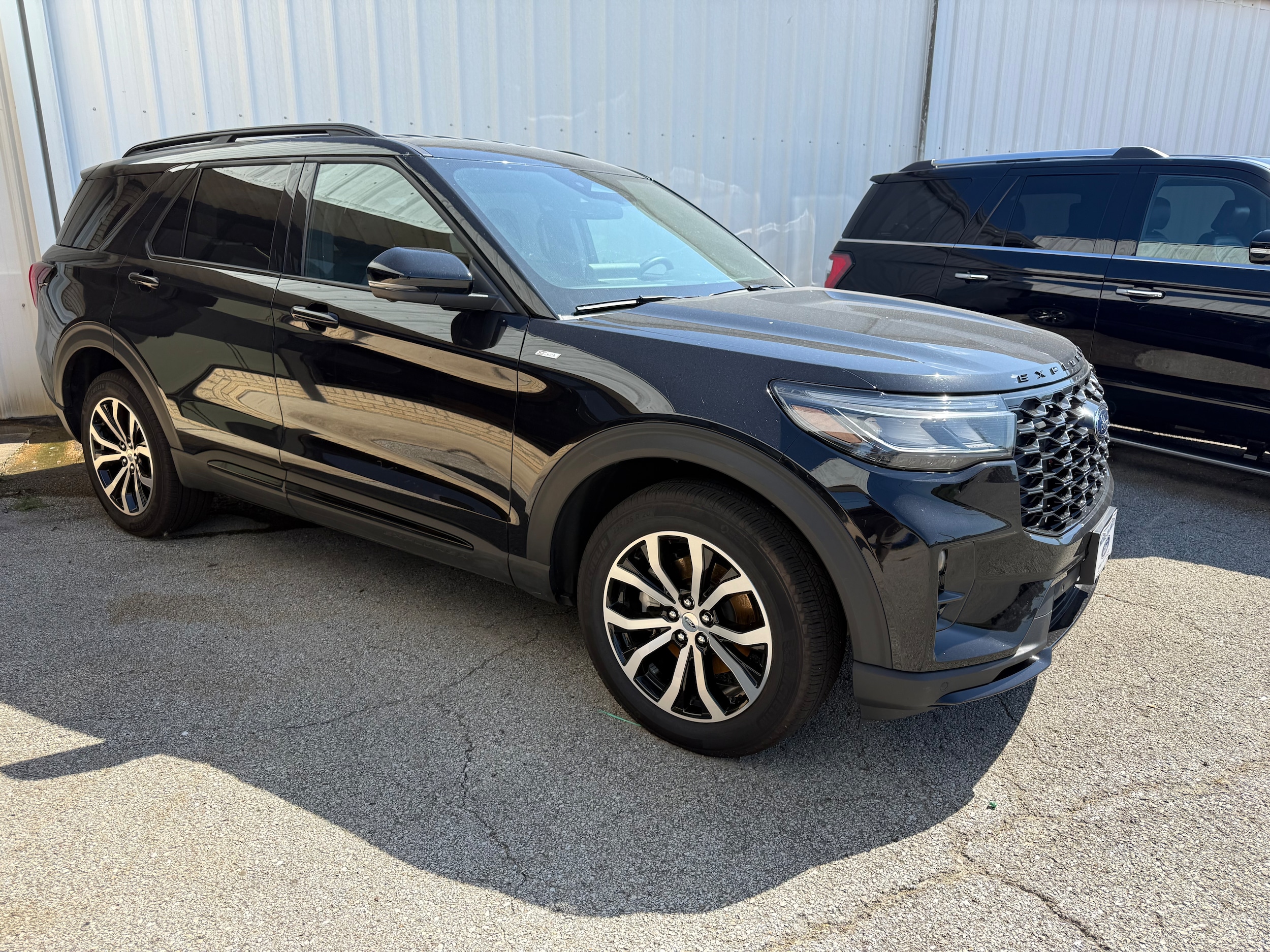 2025 Ford Explorer ST-LINE's photo