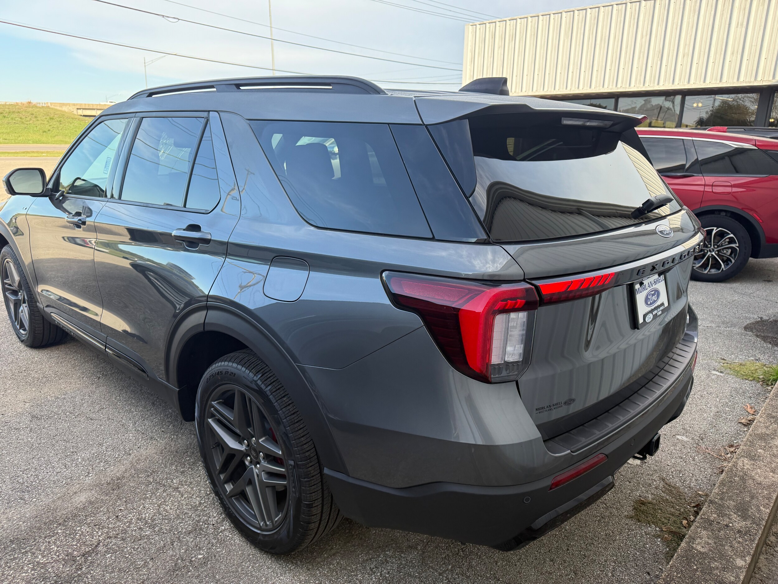 2025 Ford Explorer ST-Line photo 3