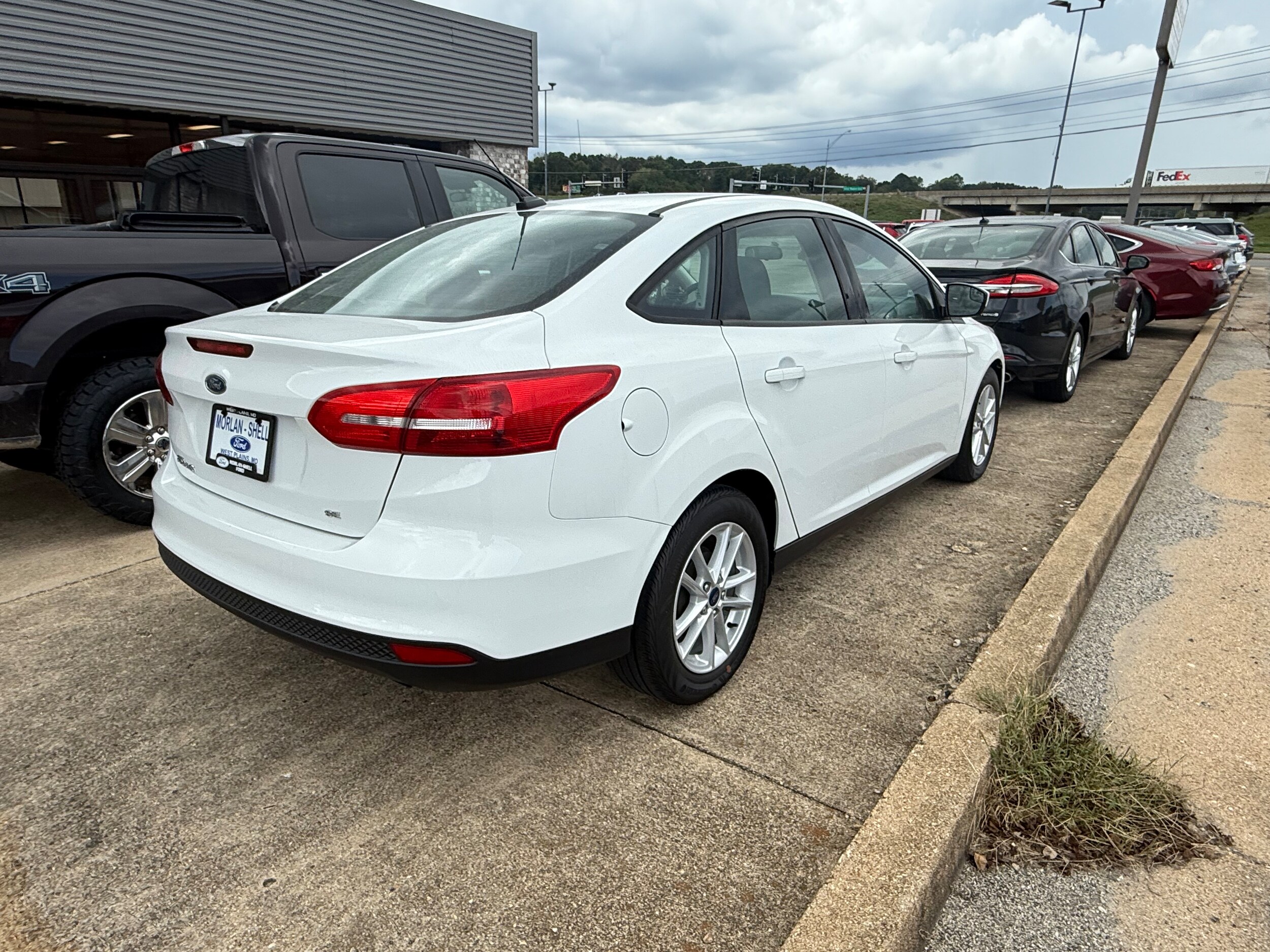 2018 Ford Focus Sedan photo 2