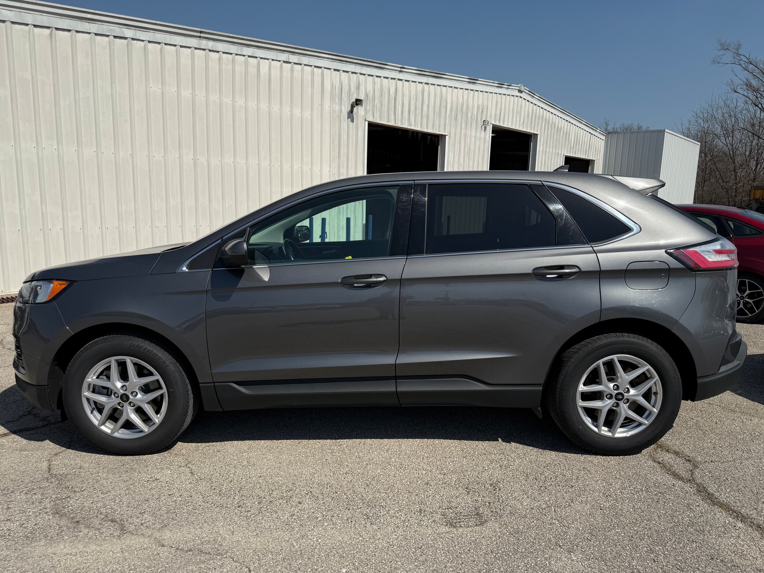 2023 Ford Edge SEL photo 2