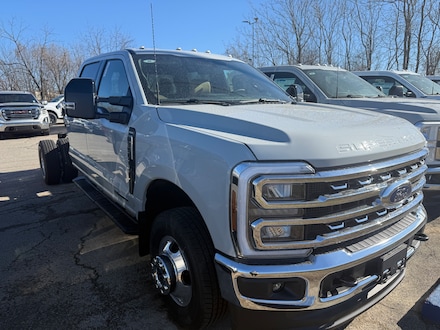 2026 Ford Chassis Cab F-350 Lariat TRUCK