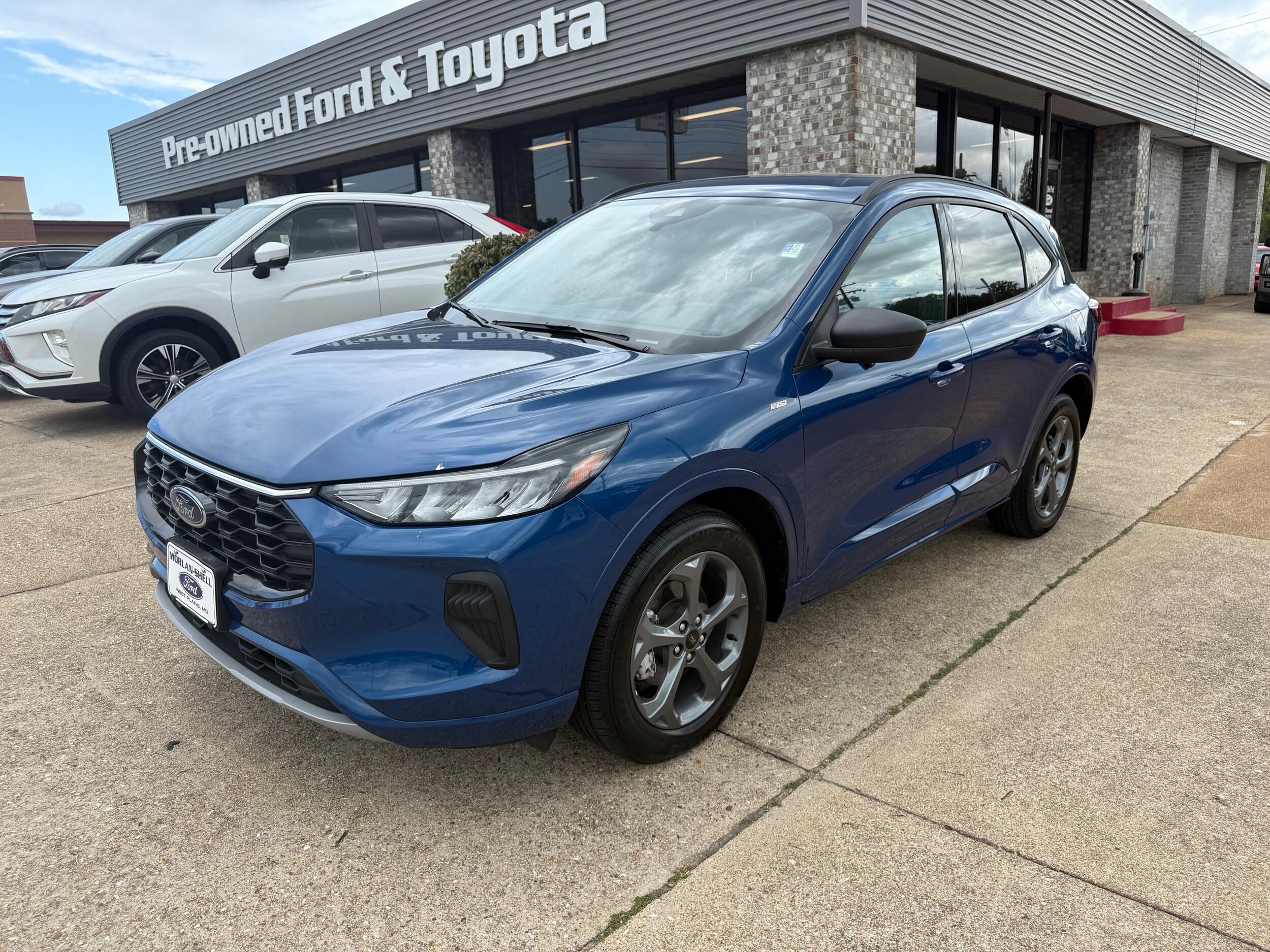 2023 Ford Escape ST-Line photo 2