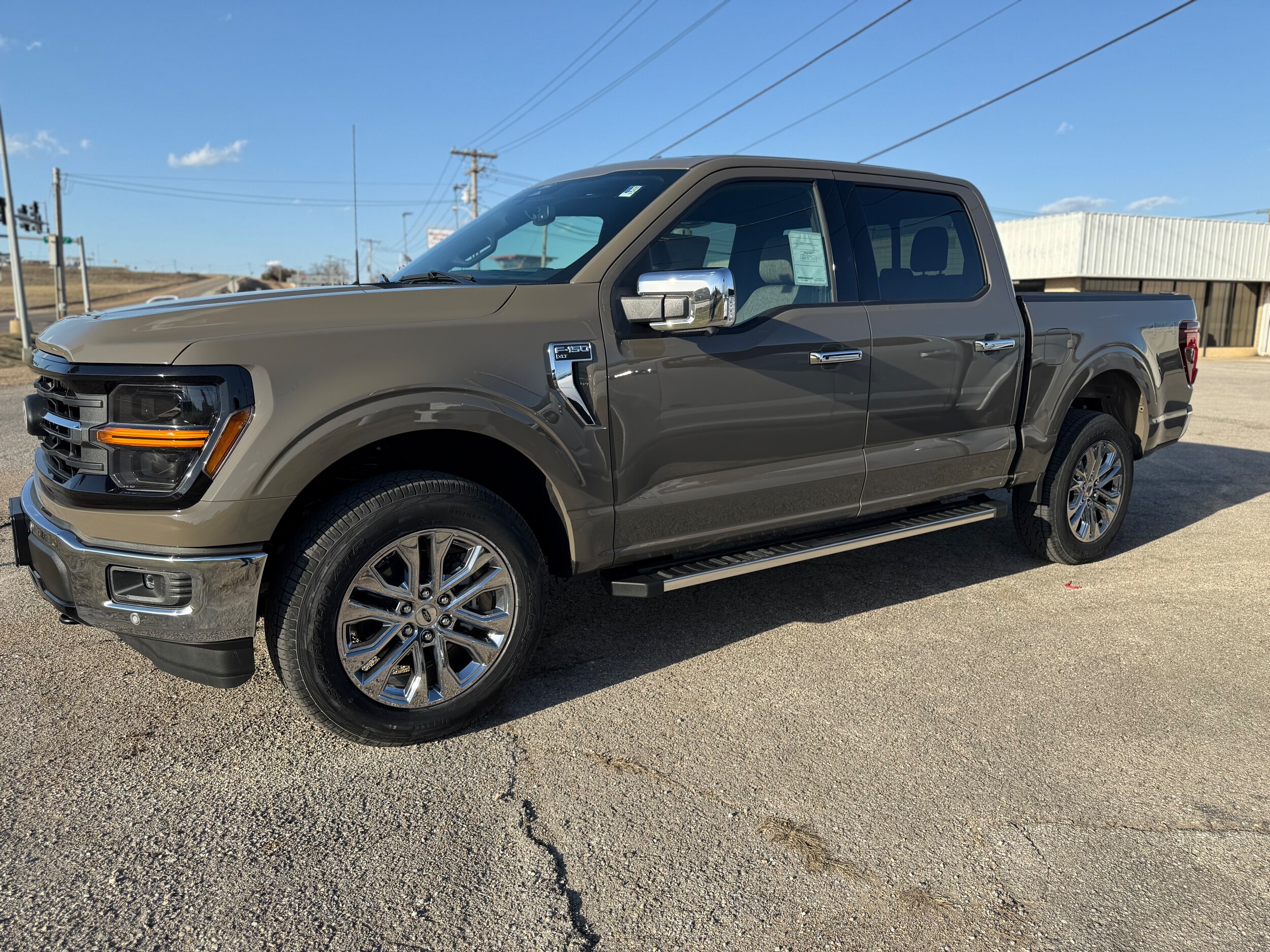 2025 Ford F-150 XLT photo 3