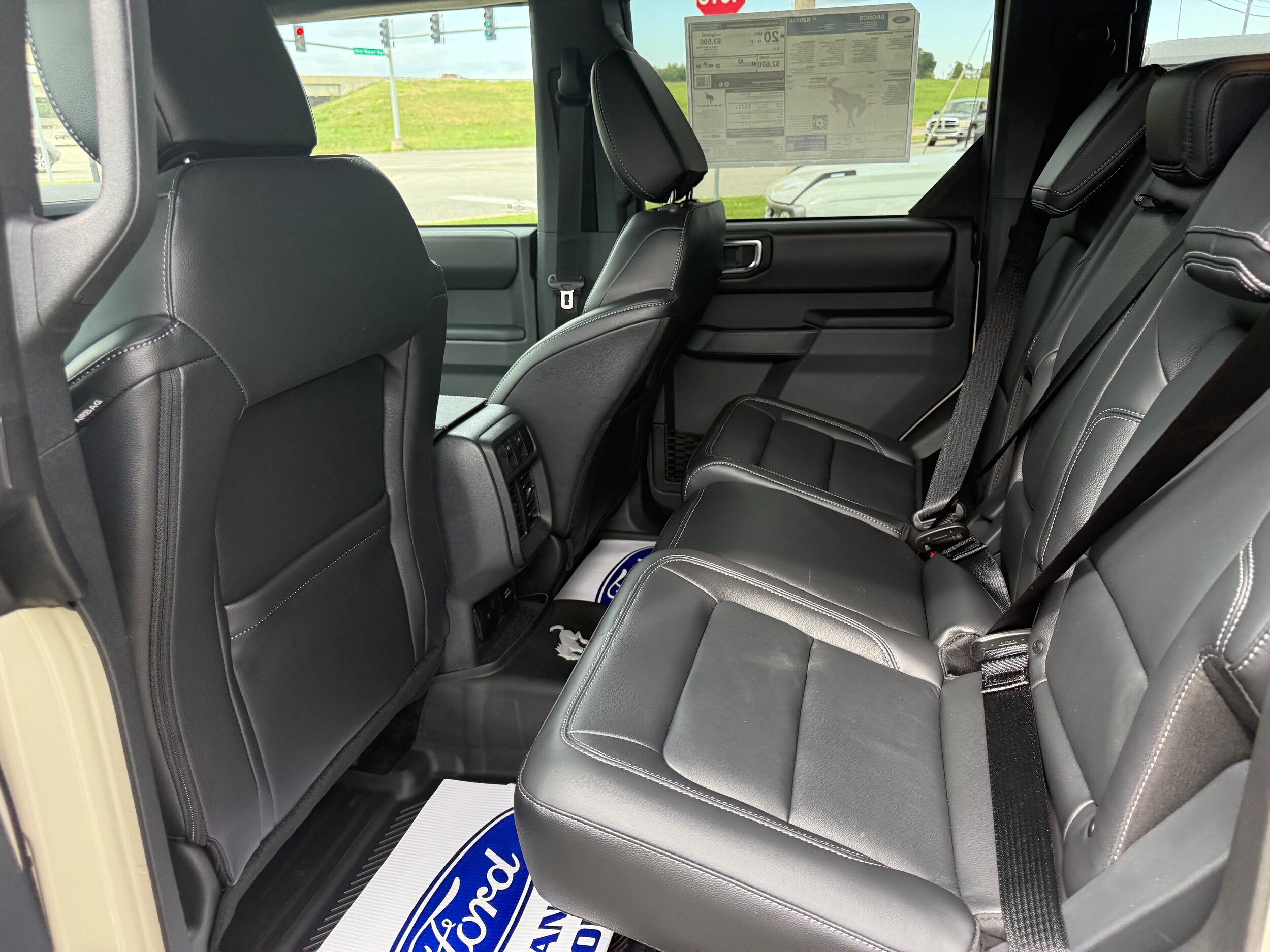 2025 Ford Bronco Outer Banks photo 3