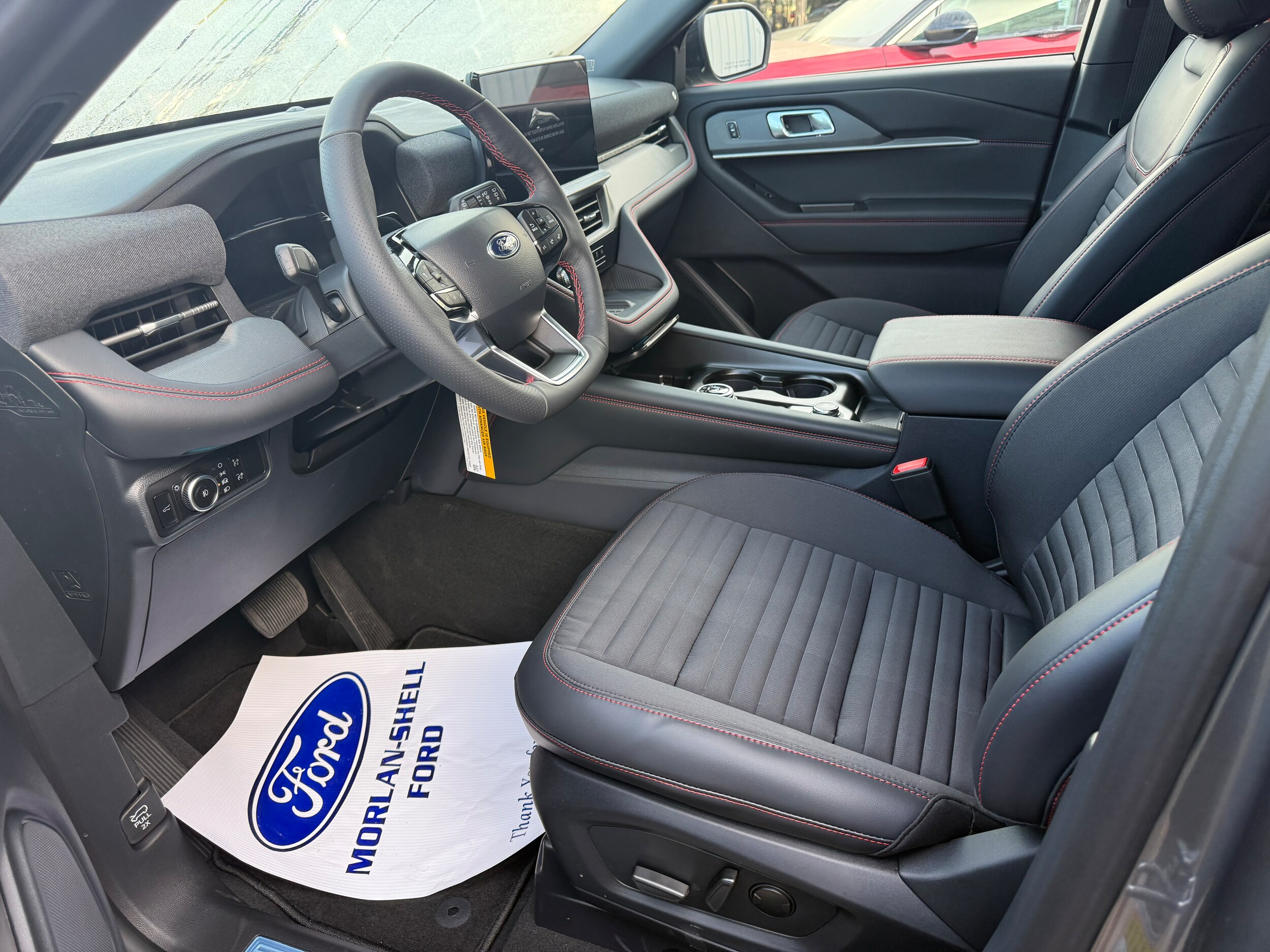 2025 Ford Explorer ST-Line photo 4