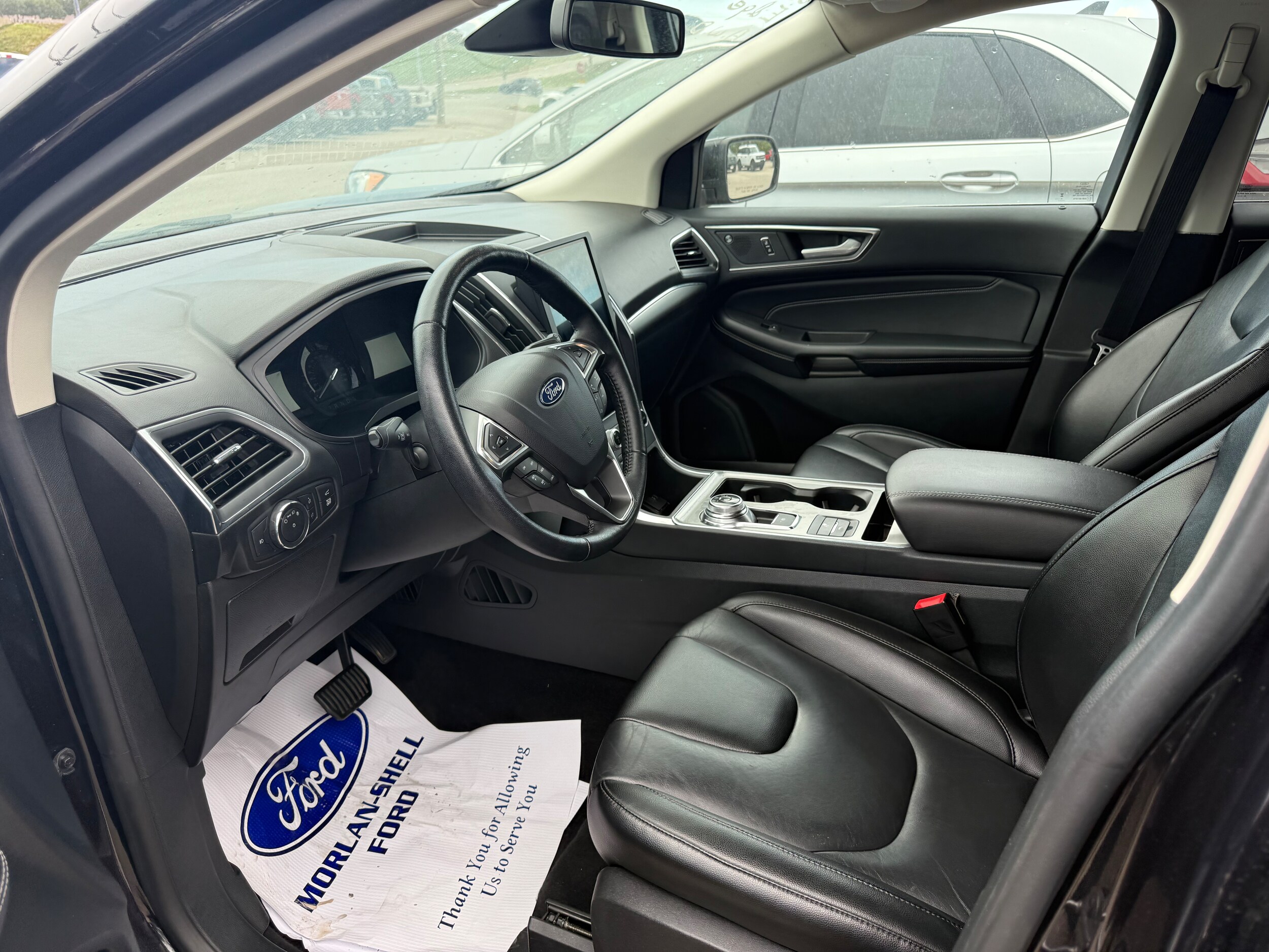 2022 Ford Edge Titanium photo 2