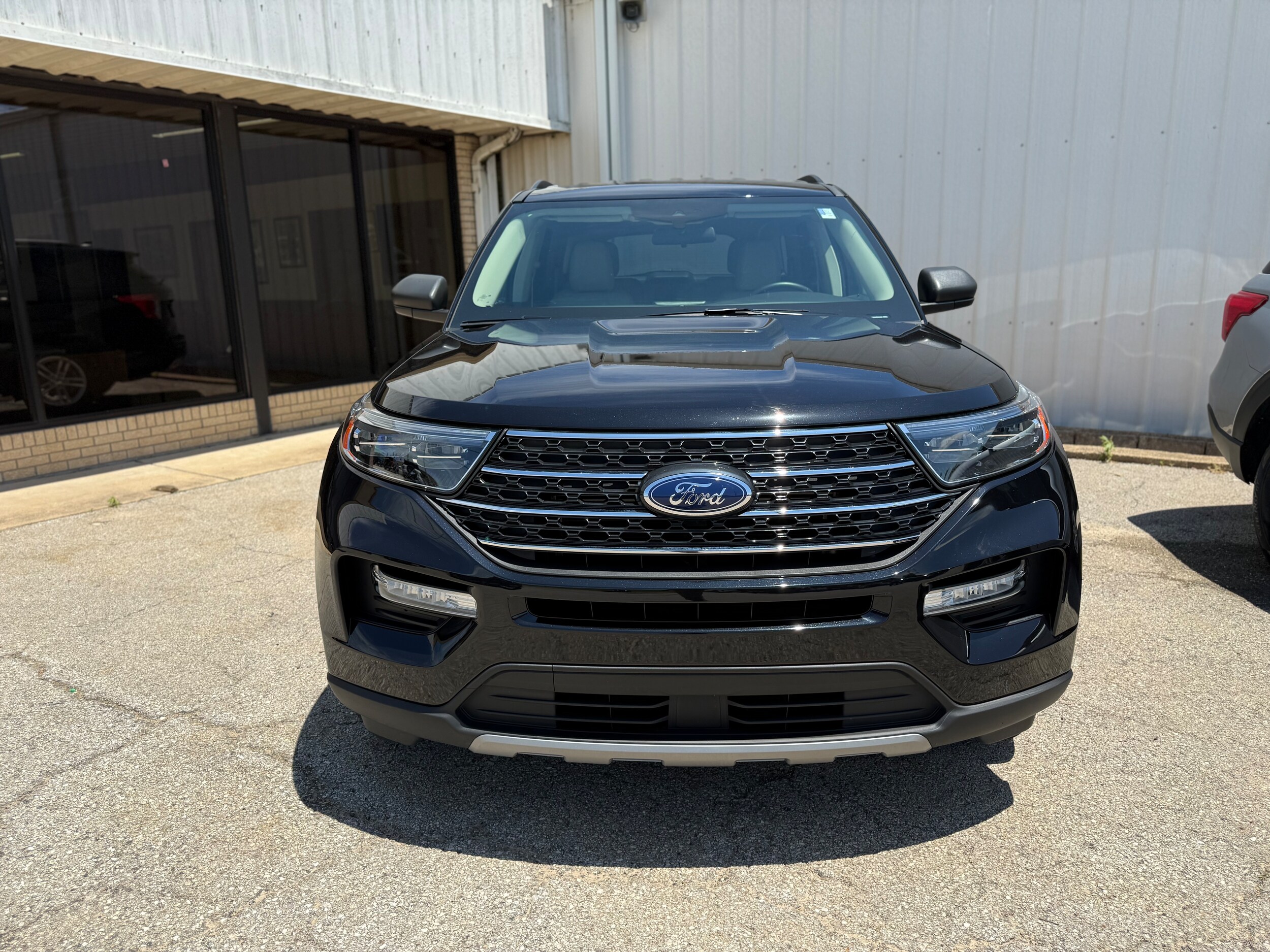 2023 Ford Explorer XLT photo 2