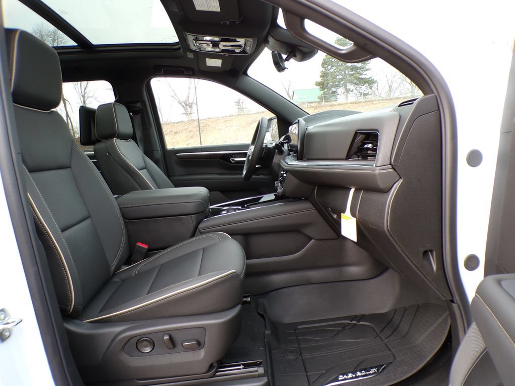2026 Chevrolet Suburban Premier - Photo 18
