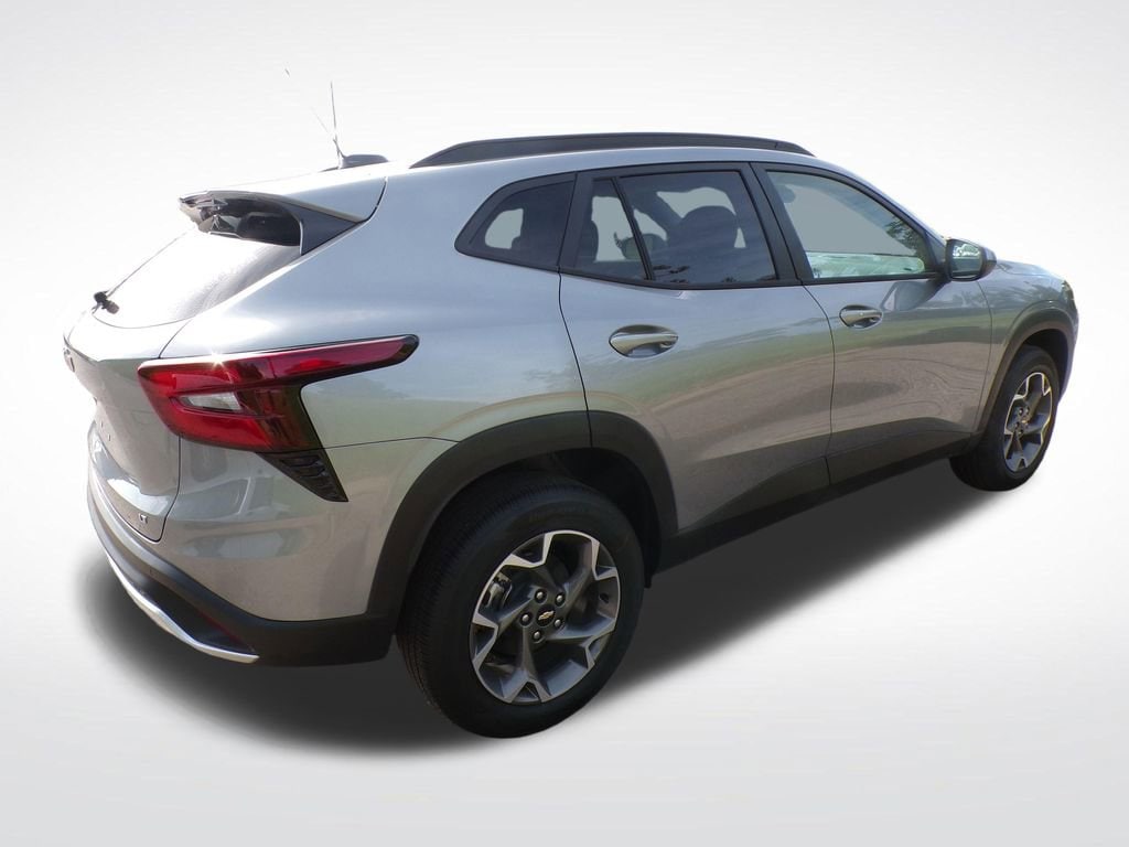 2026 Chevrolet Trax LT - Photo 7