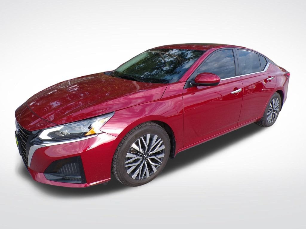 Used 2024 Nissan Altima 2.5 SV