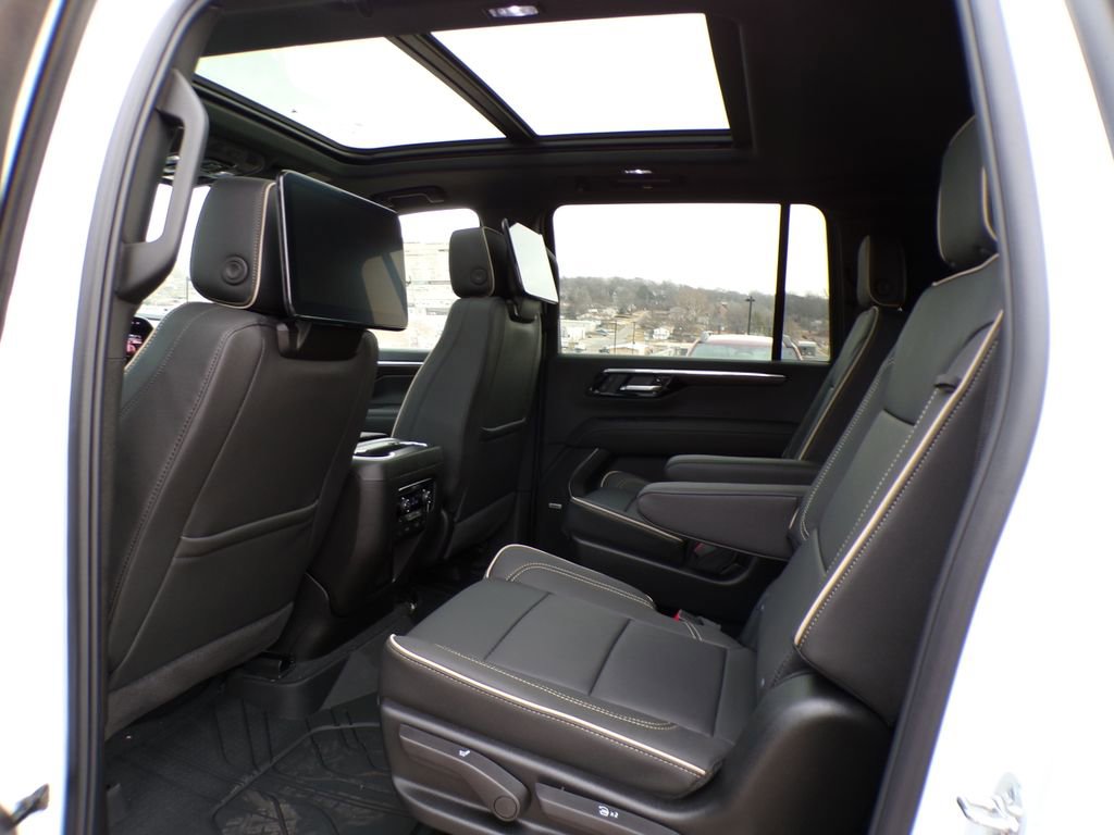 2026 Chevrolet Suburban Premier - Photo 19