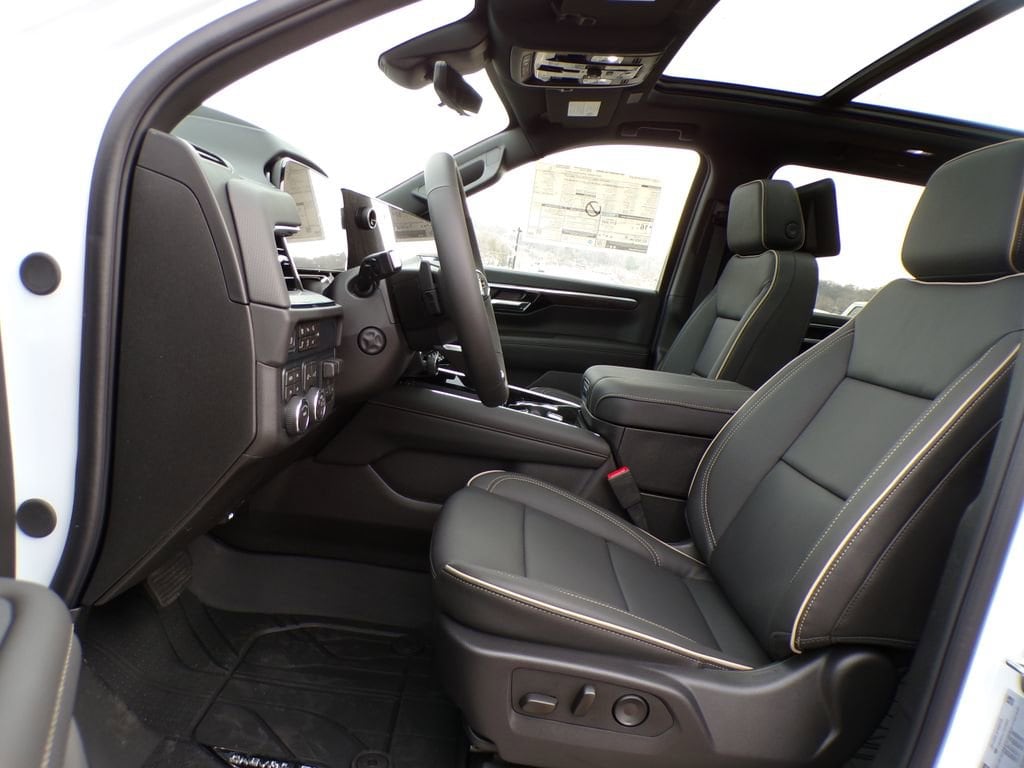 2026 Chevrolet Suburban Premier - Photo 16